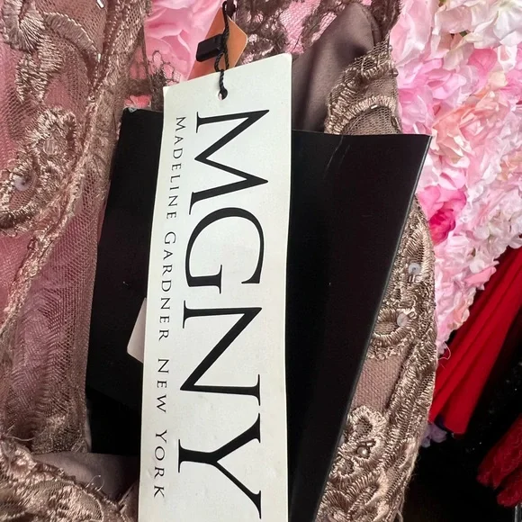NWT MGNY 71314 Size 20 Mocha long dress with lace - Picture 4 of 5